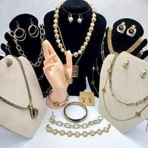 Mixed Metal Fashion Jewelry Lot Necklace Bracelet Earring Bundle 21 Pieces
